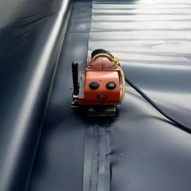 Geomembrana compuesta de HDPE para proyectos de embalses, vertederos y túneles