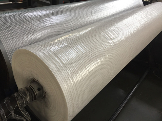 Geomembrana compuesta reforzada con geotextil tejido o no tejido (LLDPE o PVC) Geomembrana compuesta reforzada con malla