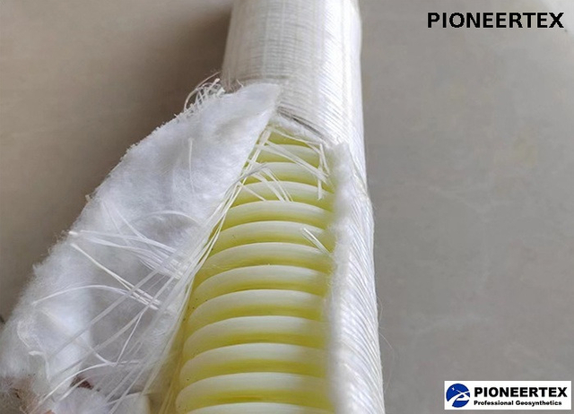 HDPE Bobina de drenaje corrugado perforado flexible envuelto por calcetín de filtro